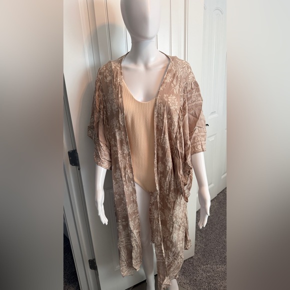 Sandy Neutrals Layered Bundle - Picture 12 of 15